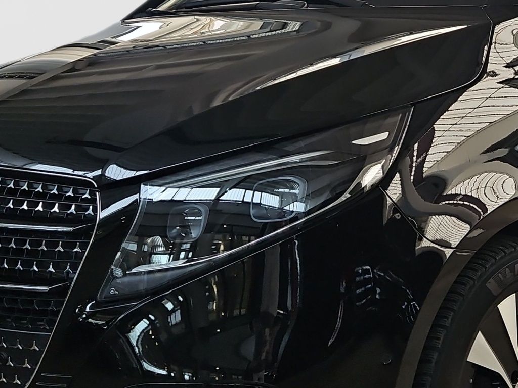 Fahrzeugabbildung Mercedes-Benz V 300 AVG extralang 4x4 7 Sitze 2,5t AHK Sound