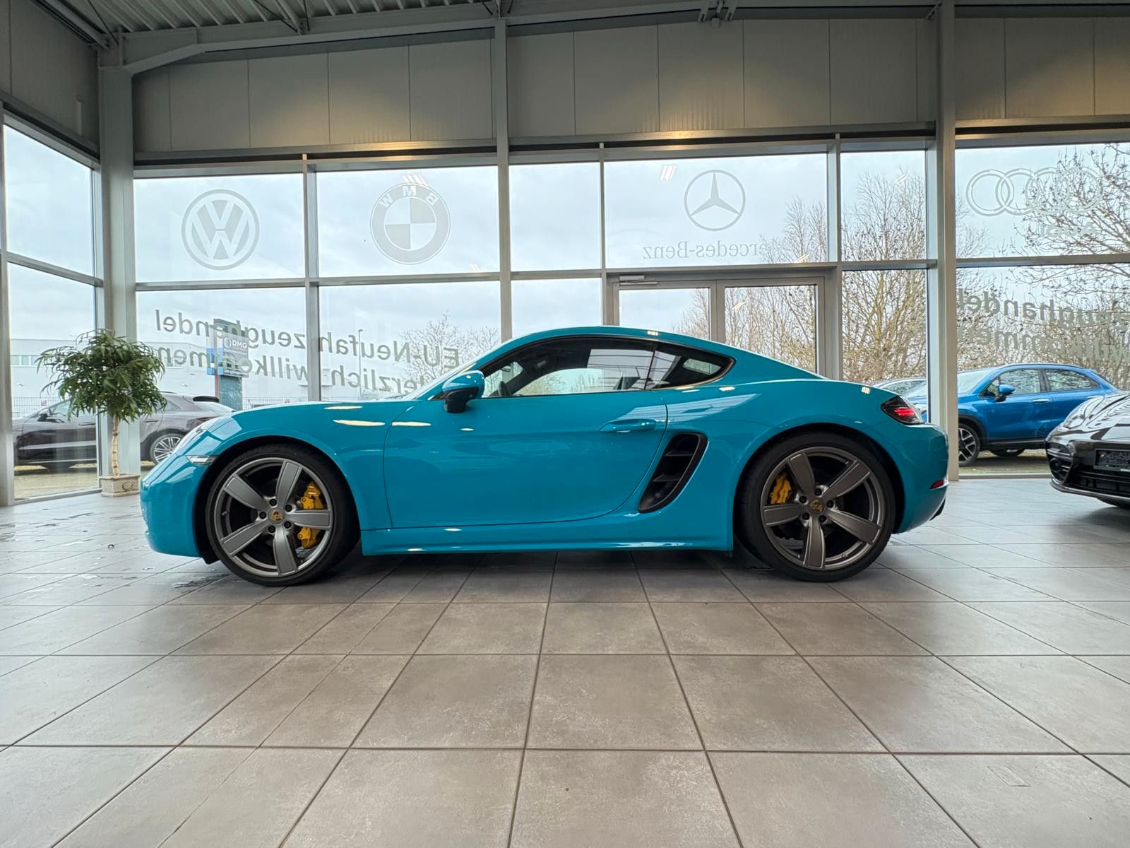 Fahrzeugabbildung Porsche Cayman 718 GTS  18 fach sitze/keramik