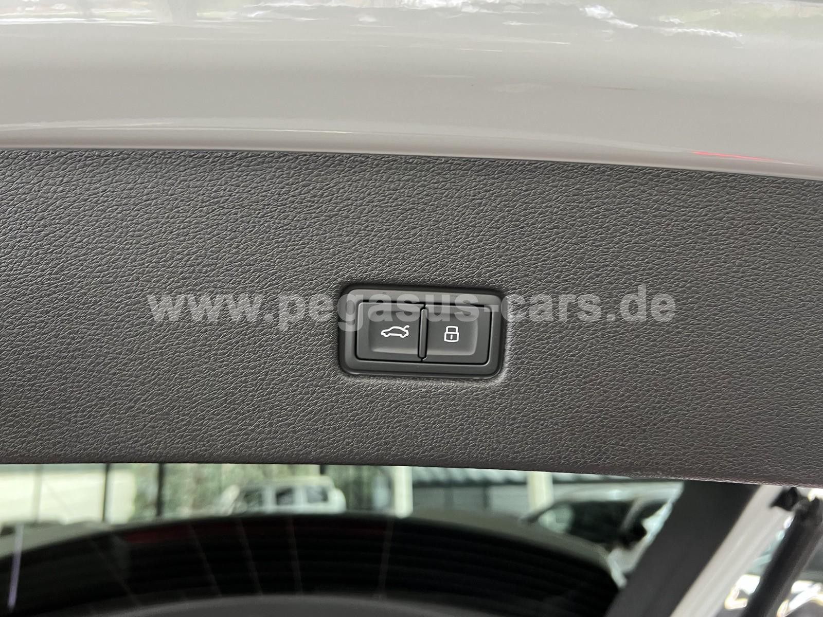 AUDI RSQ8 - 8