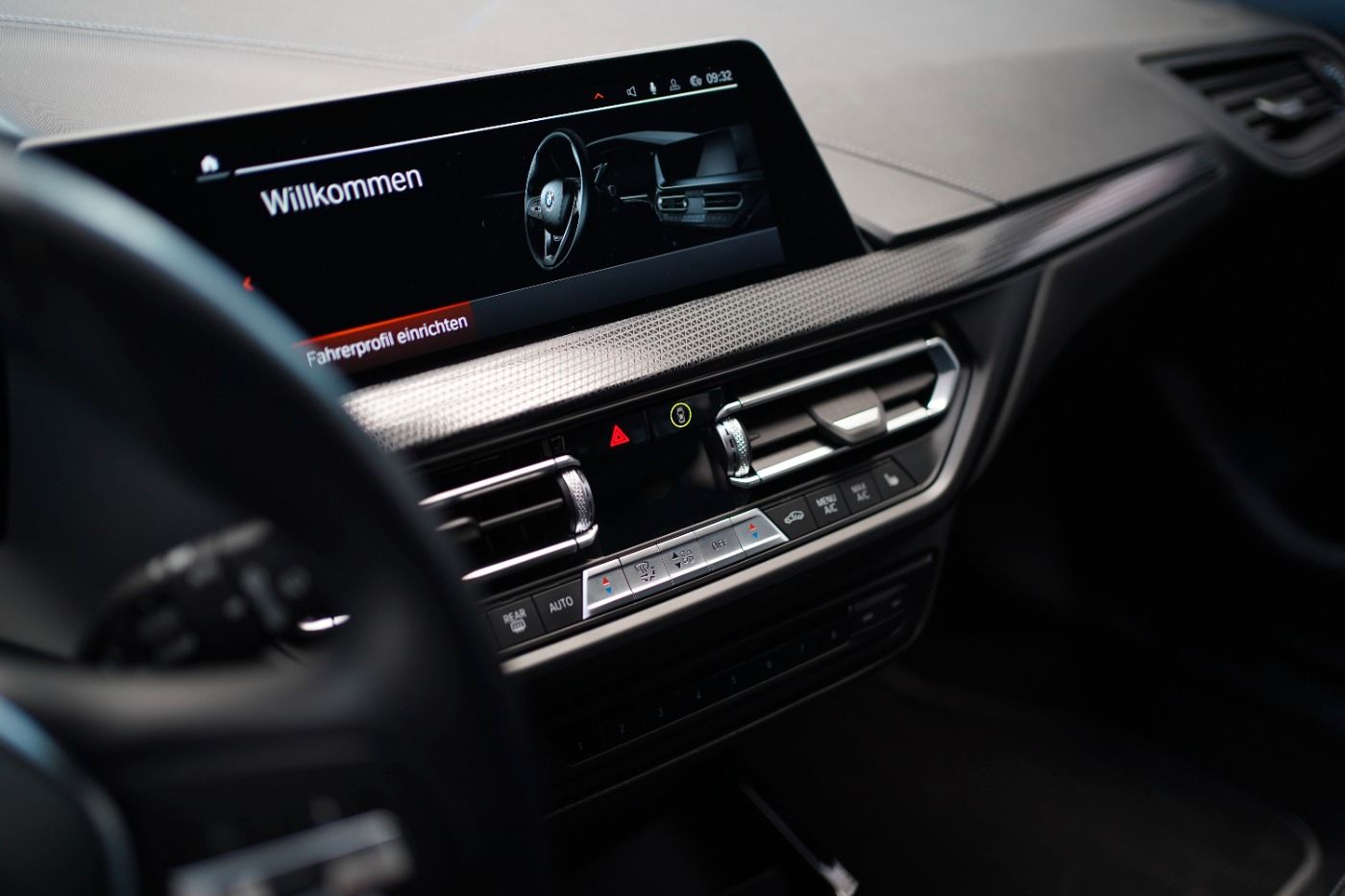 Fahrzeugabbildung BMW 118i Sport Line +LED+Live Cockpit+Head Up Displa