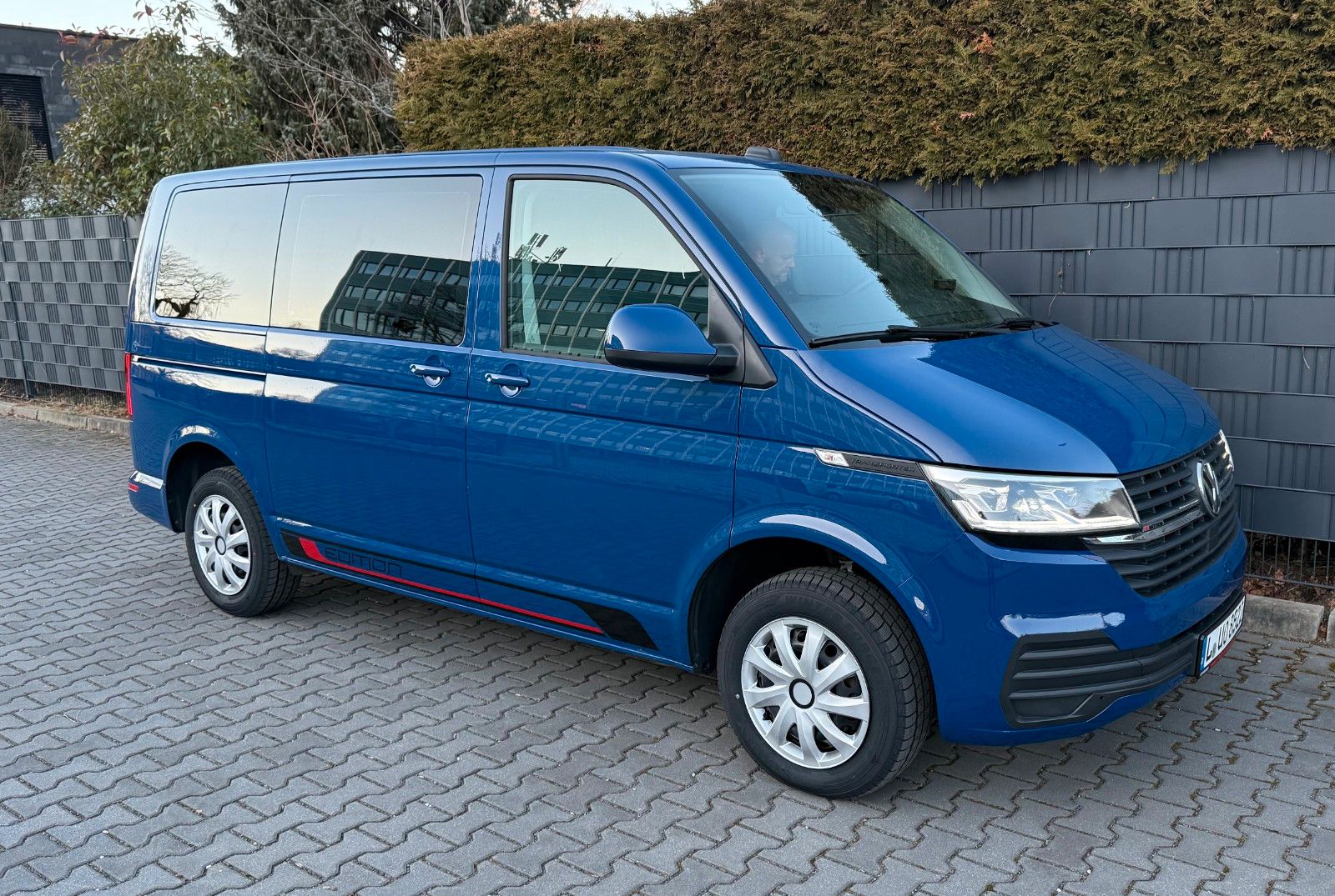 Volkswagen T6.1 MV NAVI AHK INSP. TÜV NEU foto 3