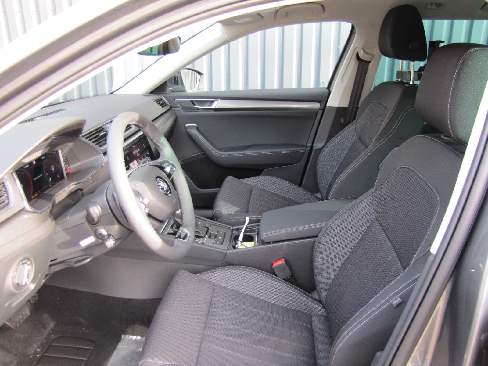 Fahrzeugabbildung SKODA Superb Combi Style 2.0l TDI 150PS DSG LED, NAVI