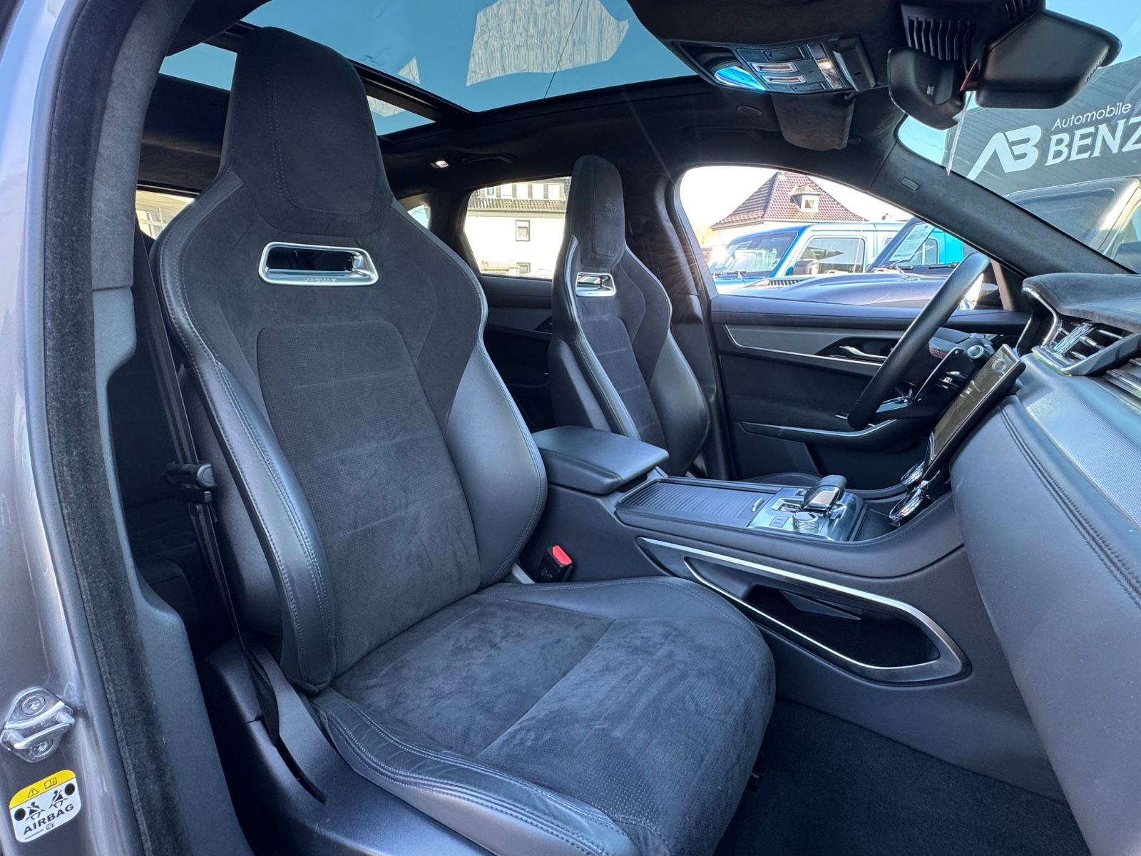 Fahrzeugabbildung Jaguar F-PACE SVR /PANO/MERIDIAN/360°KAM/HUD/AMBIENTE