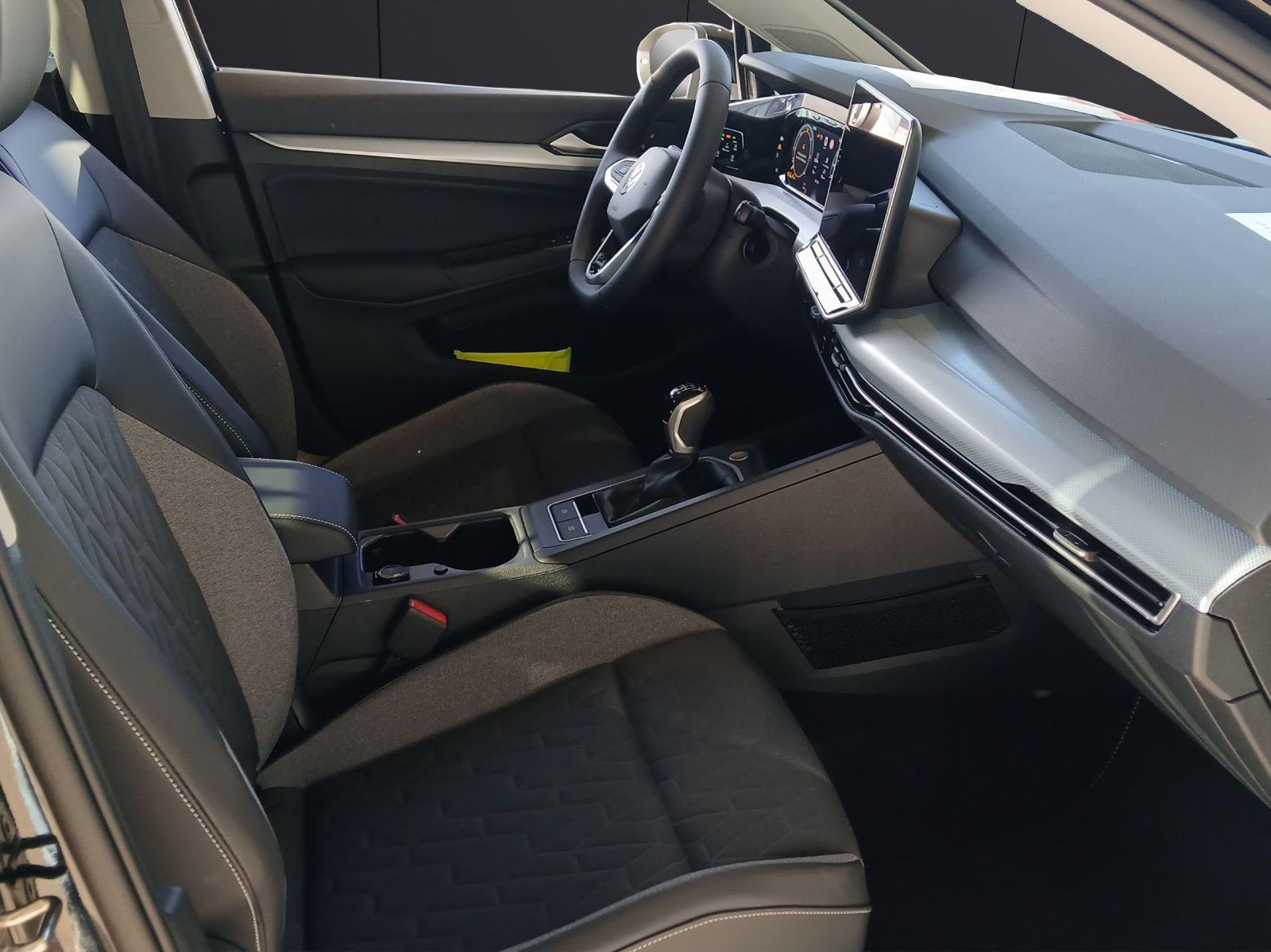 Fahrzeugabbildung Volkswagen Golf VIII Variant TDI Energy LED ACC RFK AHK