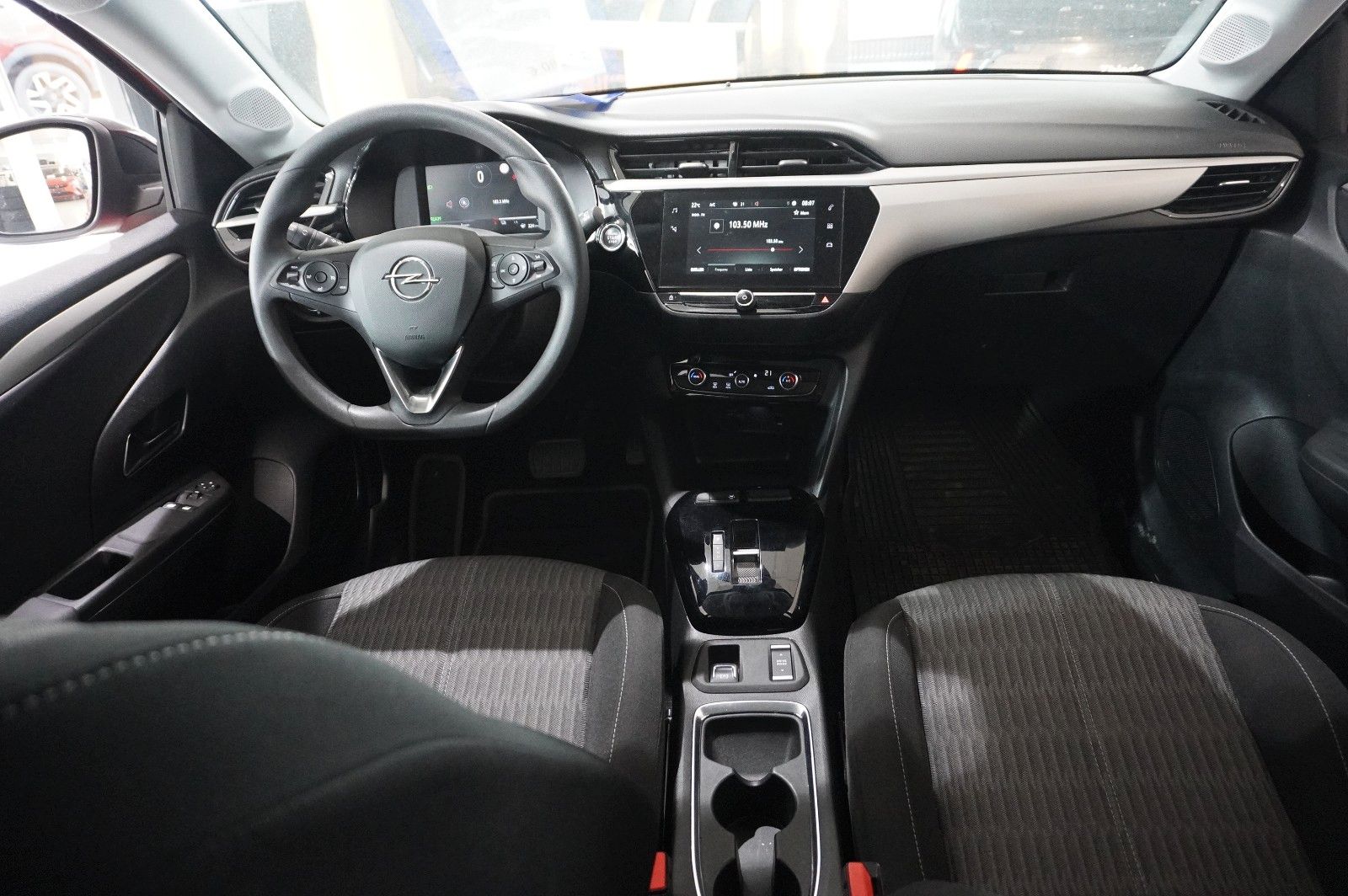 Fahrzeugabbildung Opel Corsa-e F EDITION 7KW NAVI/VIRT/TEMP/DAB/WÄRMEP.