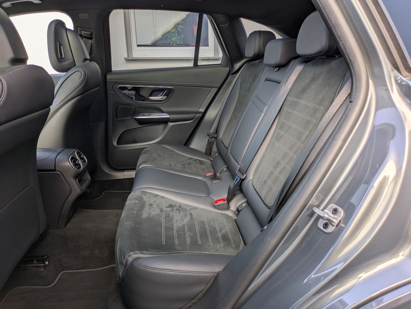 Fahrzeugabbildung Mercedes-Benz GLC 300 d 4M AMG PANO*DIGITAL-LIGHT*ACC*AHK*20"
