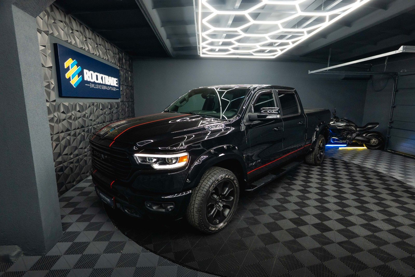 Fahrzeugabbildung Dodge RAM 5.7 V8 HEMI 4x4 BLACK Limited Longbed 19%