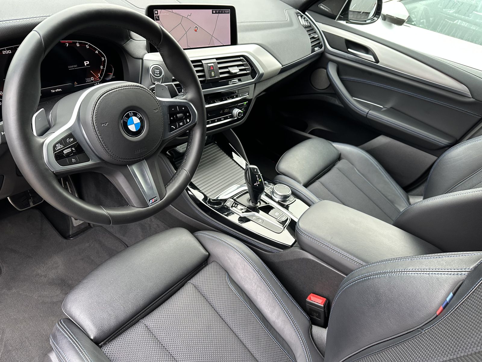 Fahrzeugabbildung BMW X4 M40i NAV+LED+HEAD-UP+H&K+KAM+MEMORY+20ZO+1HD