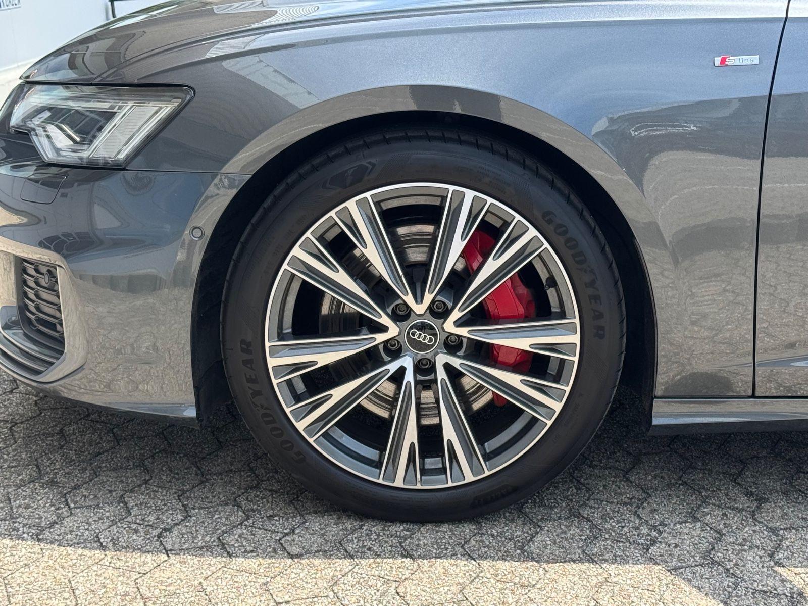 Fahrzeugabbildung Audi A6 55 TFSI e quattro/S-Line/HUD/LED/TeiLeder/360