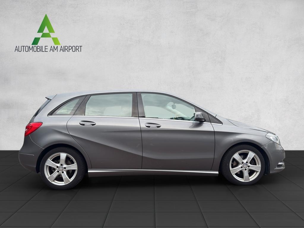Mercedes-Benz B 180