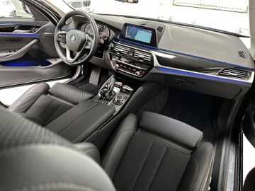 Fahrzeugabbildung BMW 520d Sport Line Kamera Memory Alarm LiveCockpit