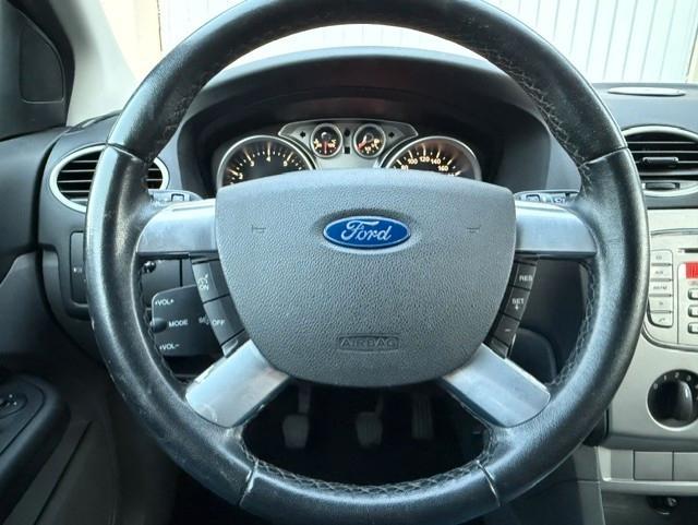 Ford Focus 2009 — photo 8
