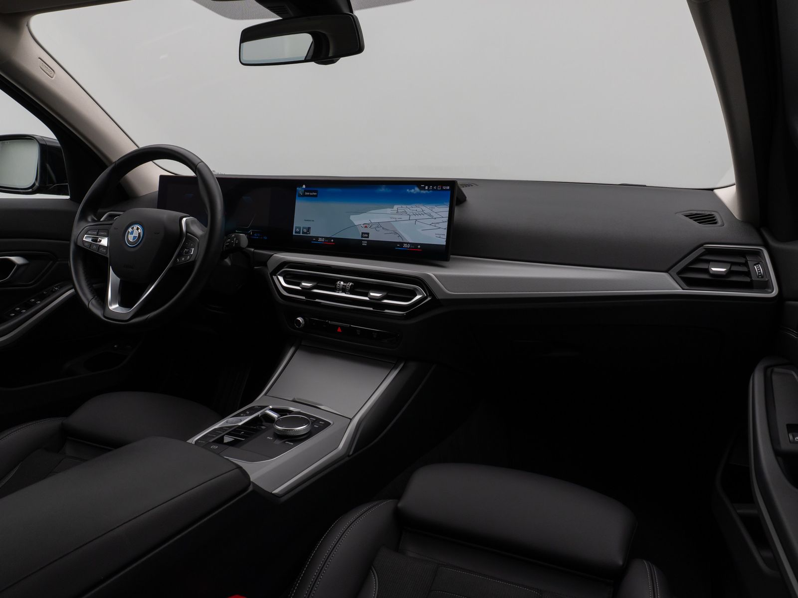 Fahrzeugabbildung BMW 330e DAB CockPit+ PDC Geschwindigkeitsreg Sport