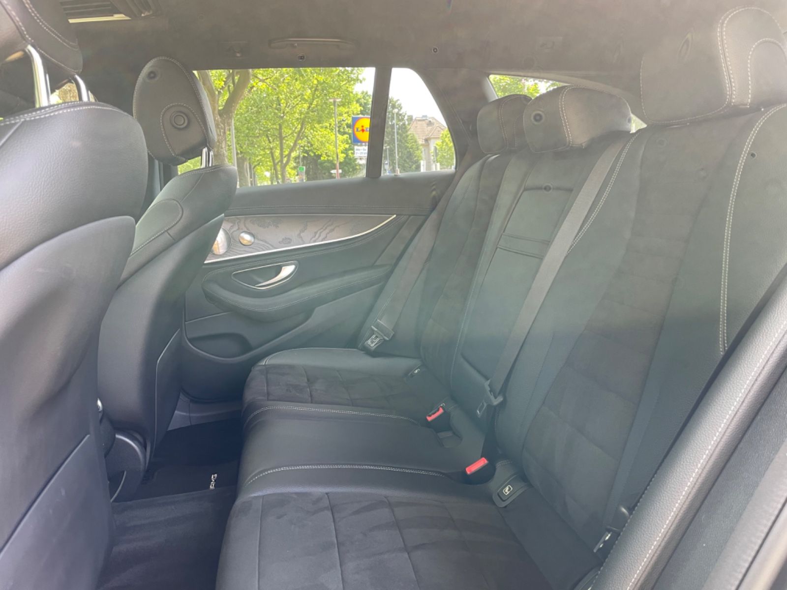 Fahrzeugabbildung Mercedes-Benz E 400d 4Matic AMG*Burmester*Airmatic*Distronic*