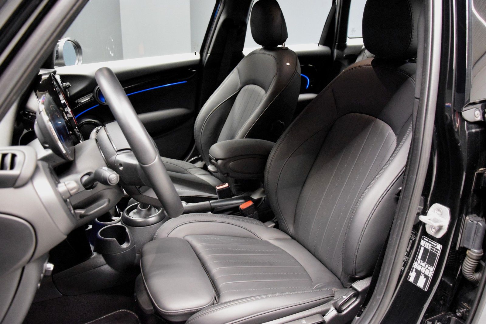 Fahrzeugabbildung MINI Cooper Autom.Mini Yours Trim 5-Tür Premium Extra