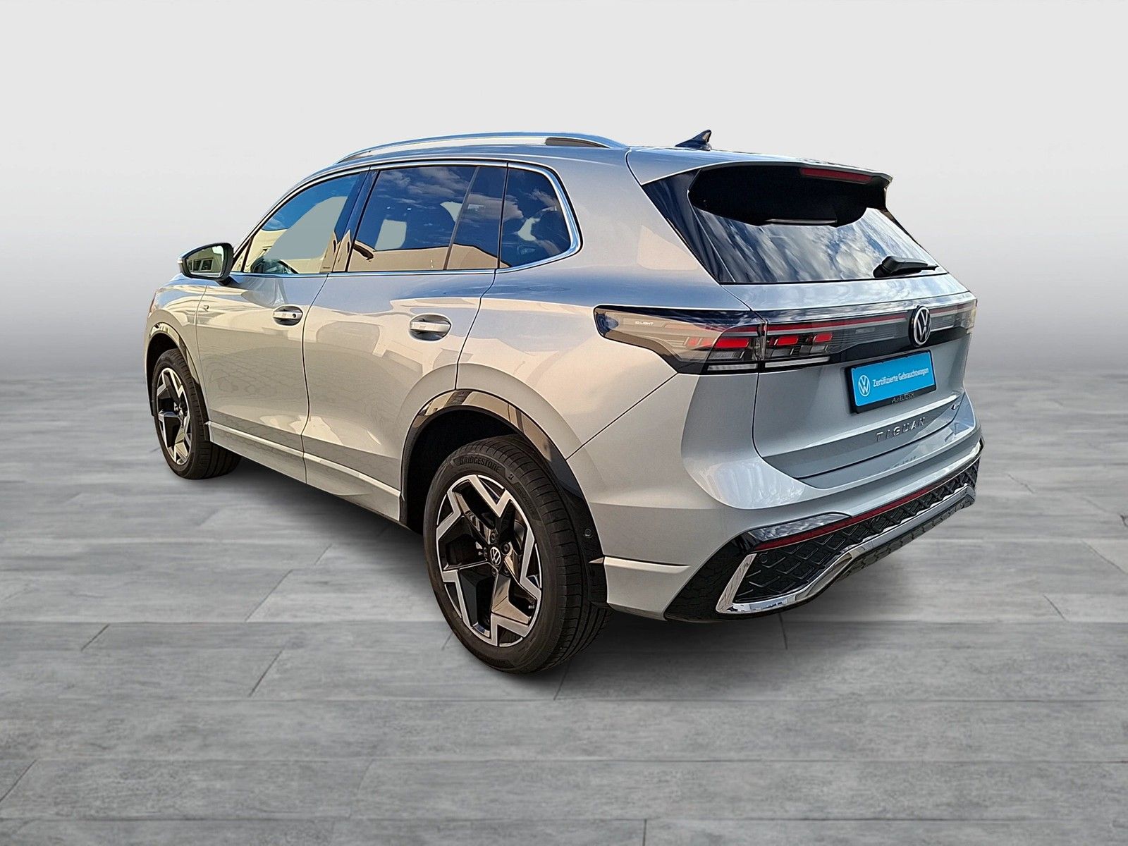 Fahrzeugabbildung Volkswagen Tiguan TDI R-Line DSG 4M Standhzg. Matrix Navi A