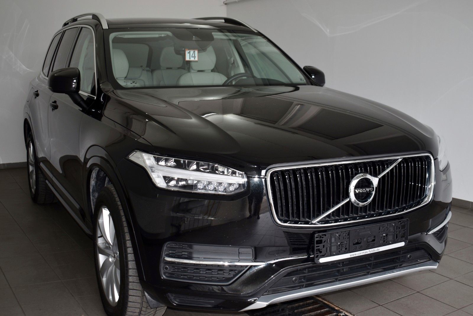 Fahrzeugabbildung Volvo XC90 Momentum D5 AWD Leder,Navi,LED,Pilot Assist