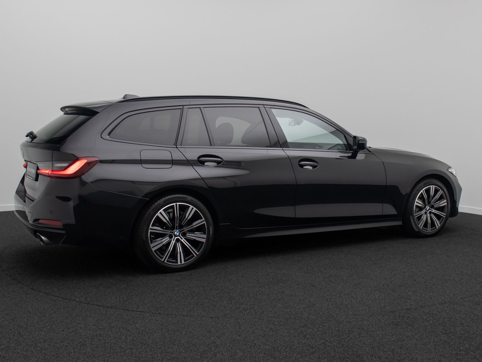 Fahrzeugabbildung BMW 330d H/K GeschwindigReg AHK DAB Widscreen 18Zoll