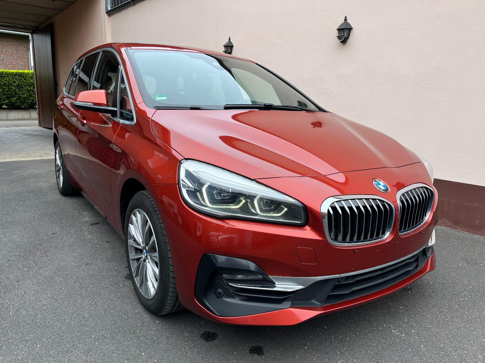 BMW 218 Gran Tourer 218d Luxury Line Automatik Pano.