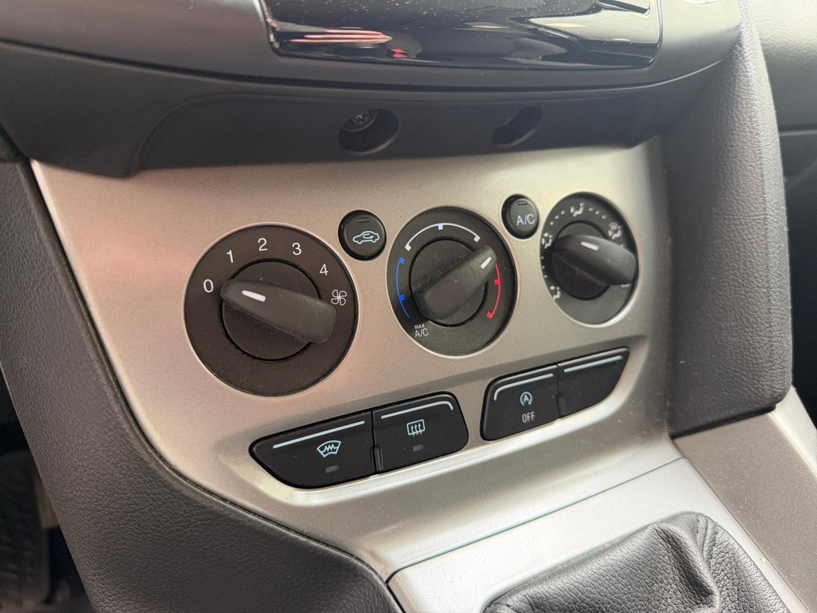 Ford Focus 2014 — photo 13