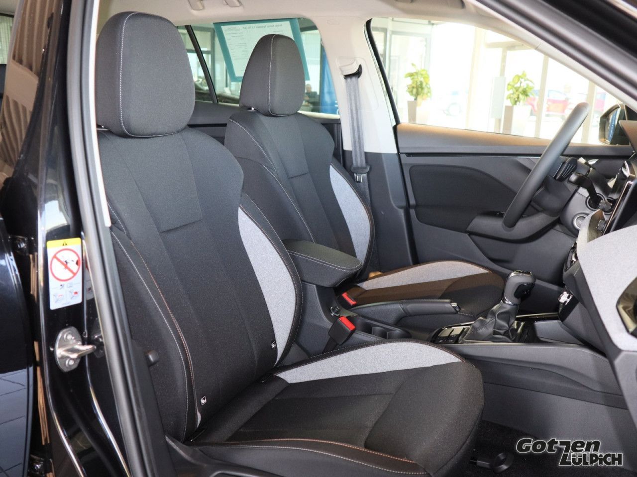 Fahrzeugabbildung SKODA Kamiq Selection 1.5 TSI LED DSG Keyless-Entry