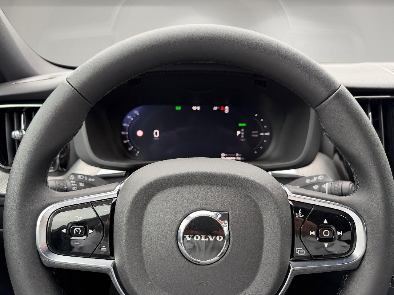 Fahrzeugabbildung Volvo XC60 T6 AWD Plus Black Edition Plug-In Hybrid