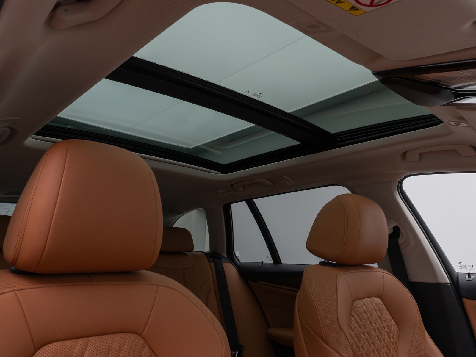 Fahrzeugabbildung BMW 530e Panorama Kamera HUD DAB HiFi Alarm Sport