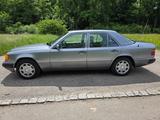 Mercedes-Benz Mercedes E- Klasse 230 - Mercedes-Benz E 230 aus 1990