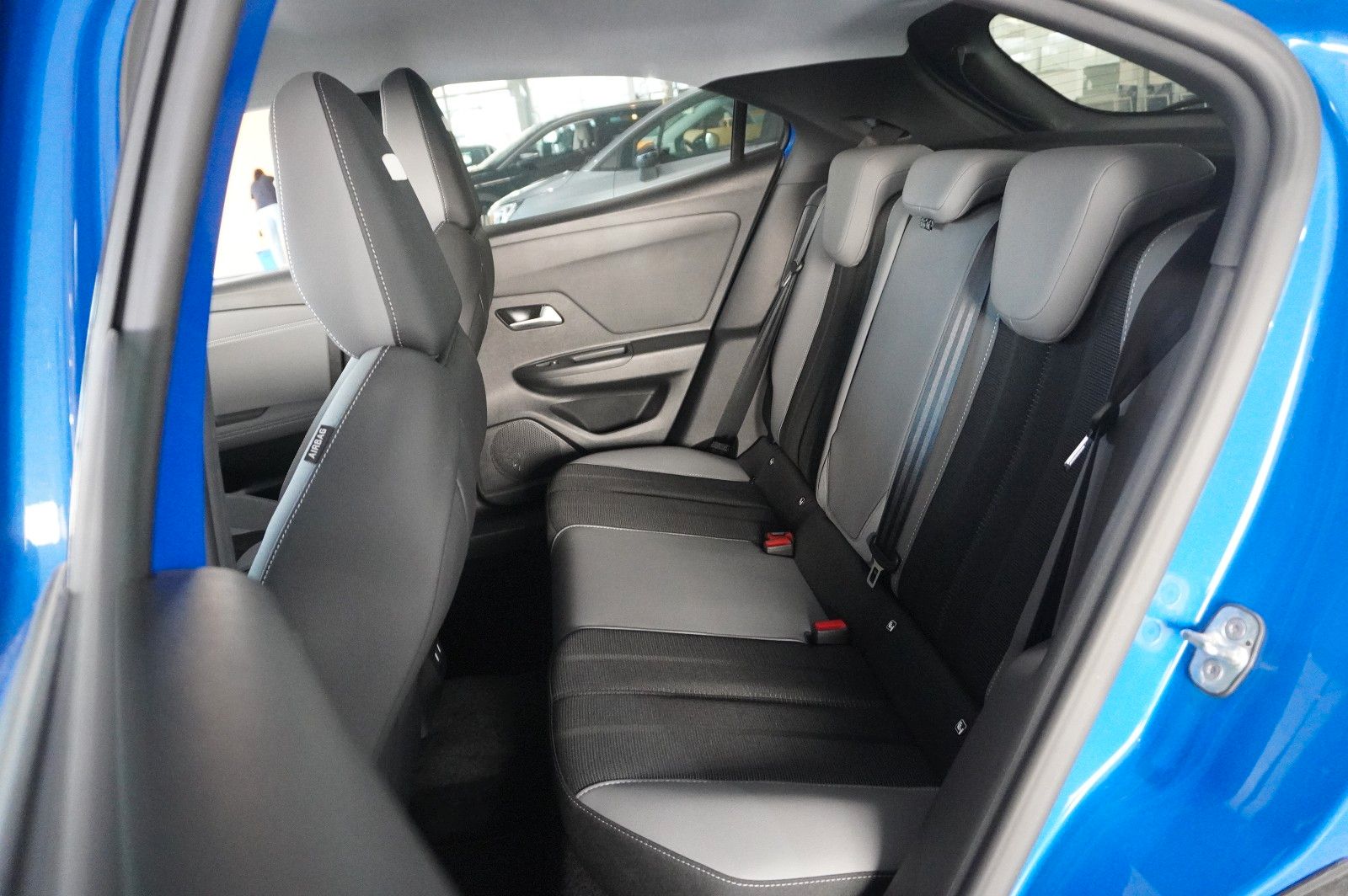 Fahrzeugabbildung Opel Mokka 1.2T ELEGANCE NAVI/LED/KAMERA/SH/SPORT/DAB