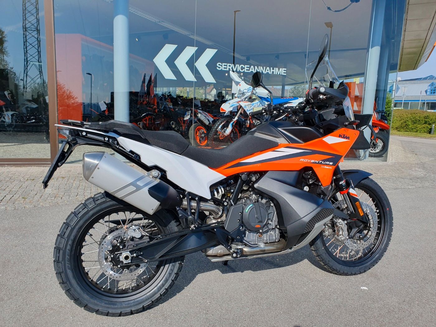 Fahrzeugabbildung KTM 890 Adventure 2024 beide Farben lagernd