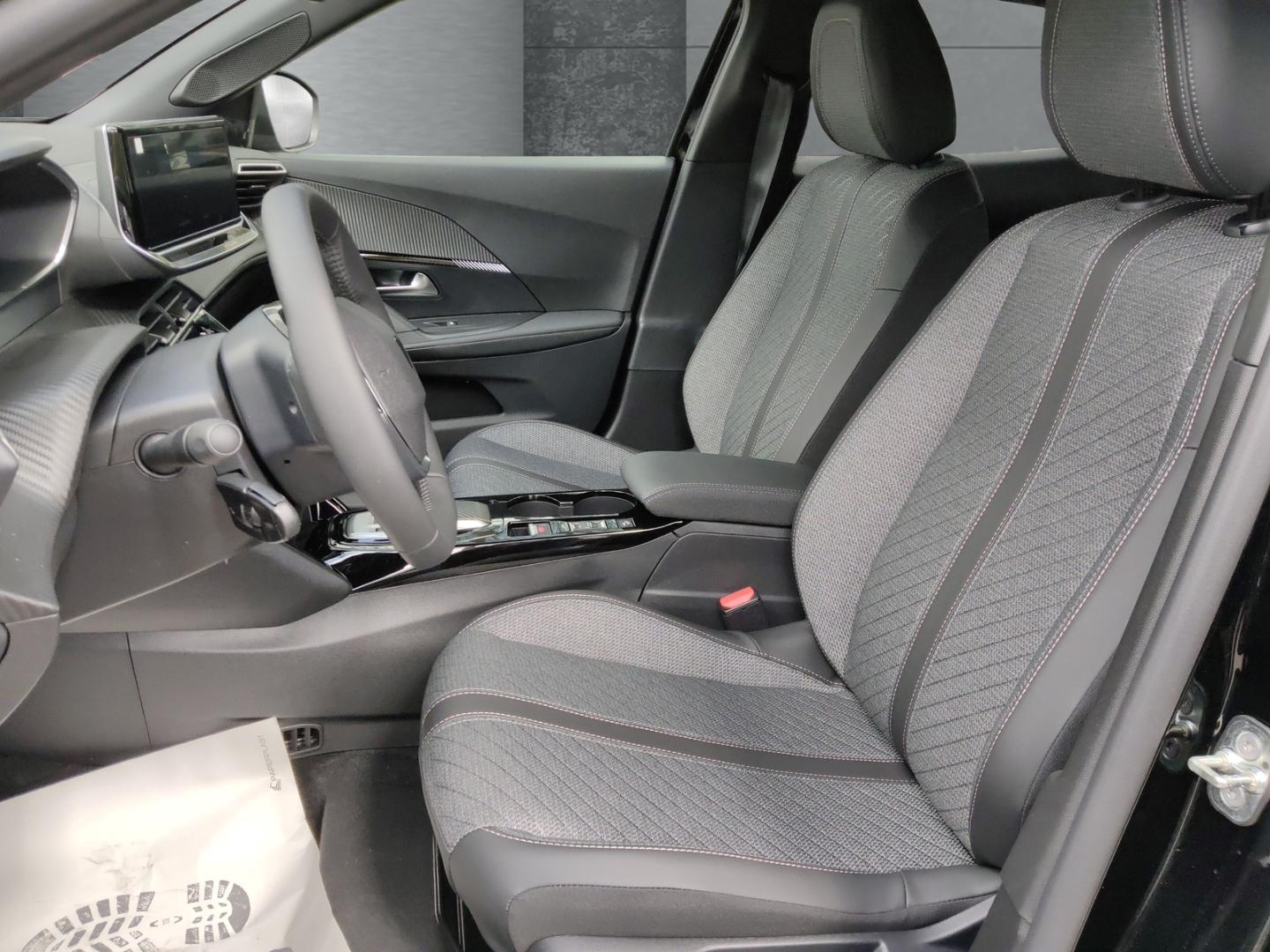 Peugeot 2008 Allure Hybrid 81kW AT AHk-abnehmbar Navi Gr