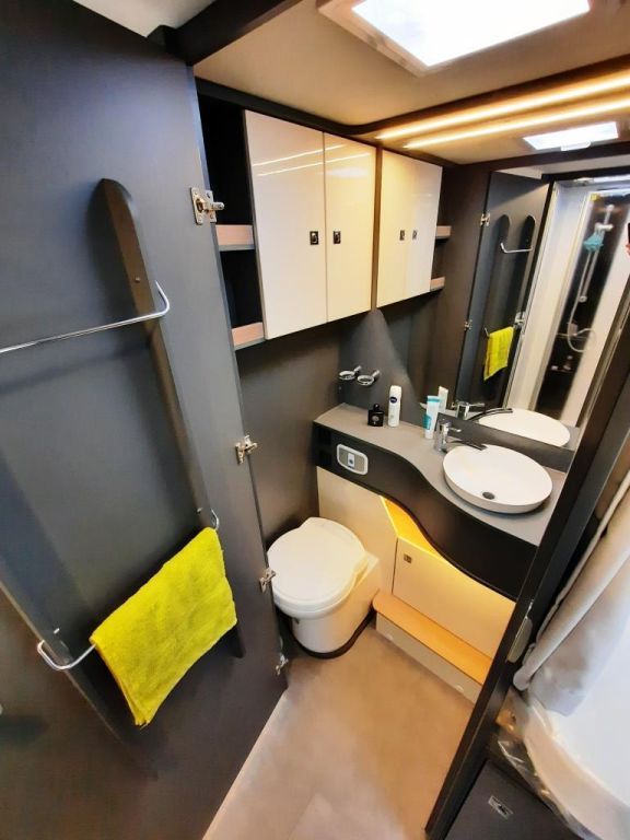 Fahrzeugabbildung Laika Kosmo L 409 Verfüg./Sparen Sie 16.034,- €
