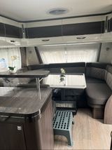 Hobby 560 FC Prestige mit Kinderbett und Luftvorzelt - Offers matching your search criteria