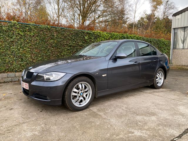 BMW 320d /PDC /Navi / Schiebdach /AHK/ Sitzheizung