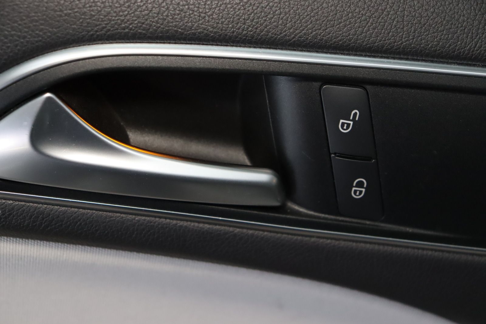 Fahrzeugabbildung Mercedes-Benz B 180 BlueEFFICIENCY * Bi-Xenon * Navi * SHZ *