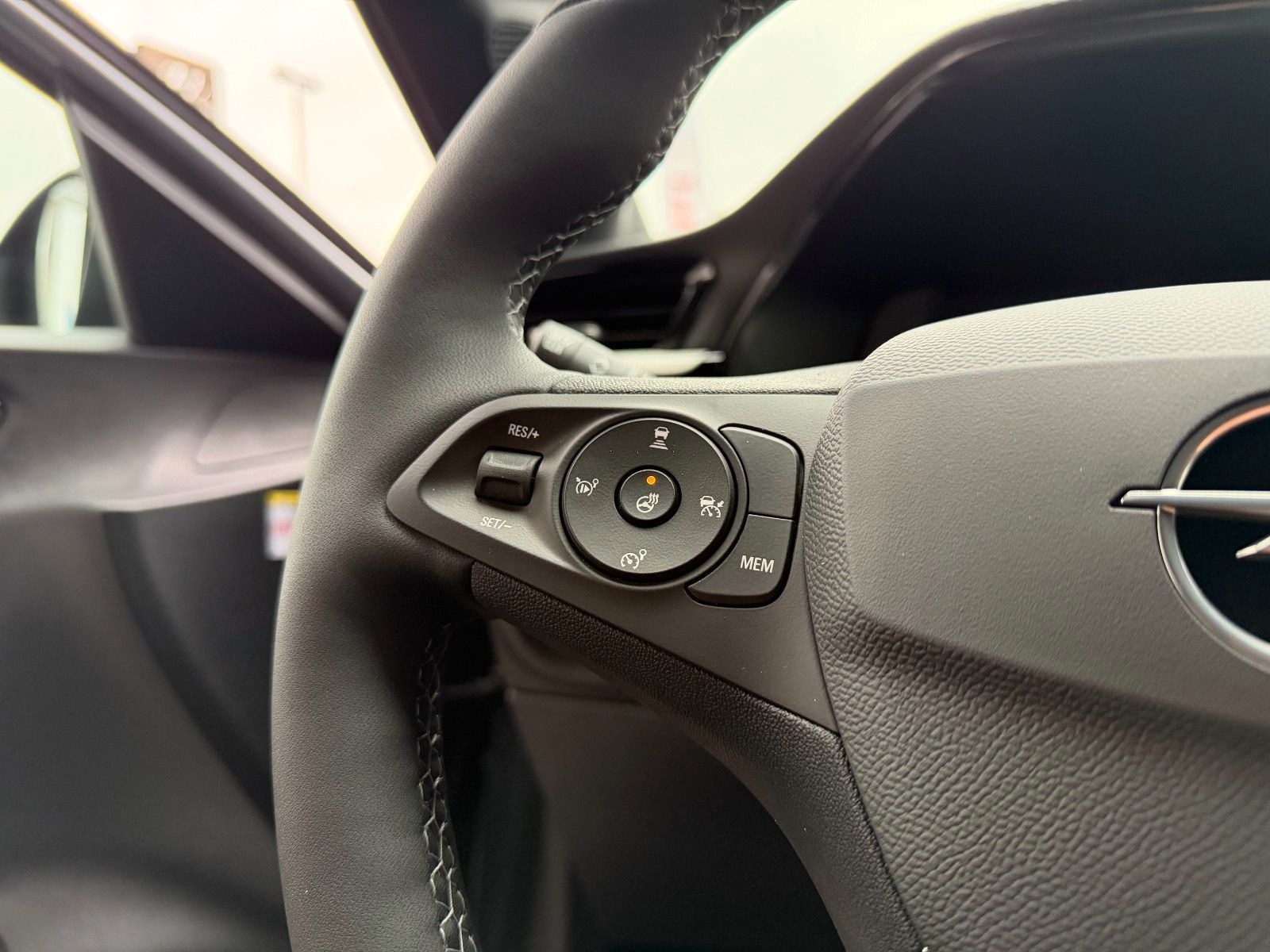Fahrzeugabbildung Opel Corsa F e - Long Range GS Kamera,LED,Navi,SHZ,LM