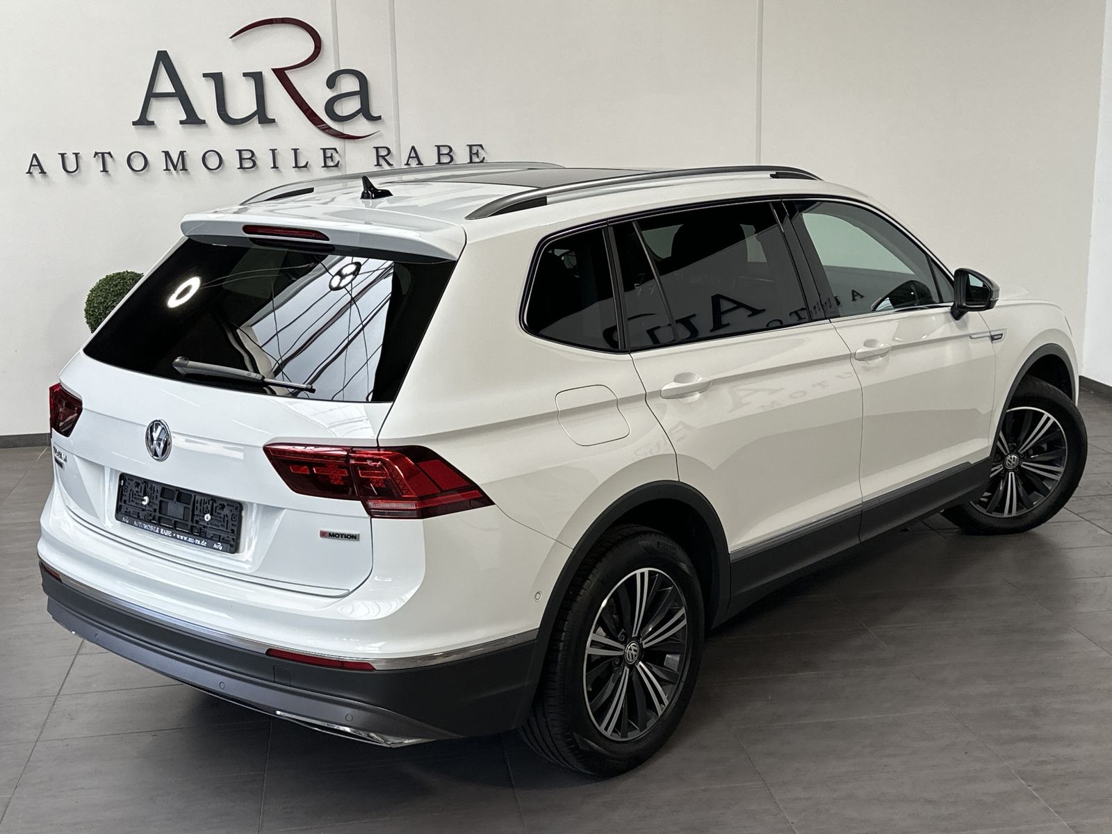 Fahrzeugabbildung Volkswagen Tiguan Allspace 2.0 TDI HL 4M NAV+LED+AHK+PANORA