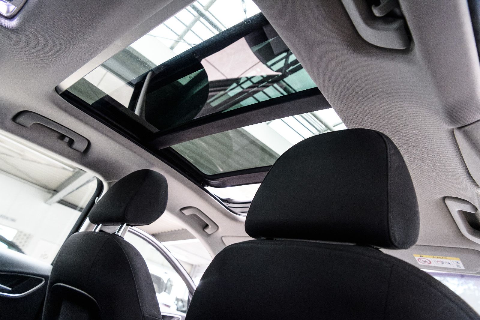 Fahrzeugabbildung Audi Q3 1.4l 110kw S-Line +AHK +Pano +Navi