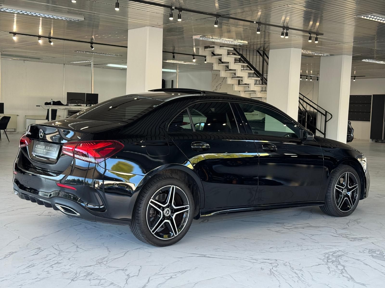 Mercedes-Benz A 250 e Limo 3x AMG SPORT MBUX WIDE PANO KAM LED foto 5