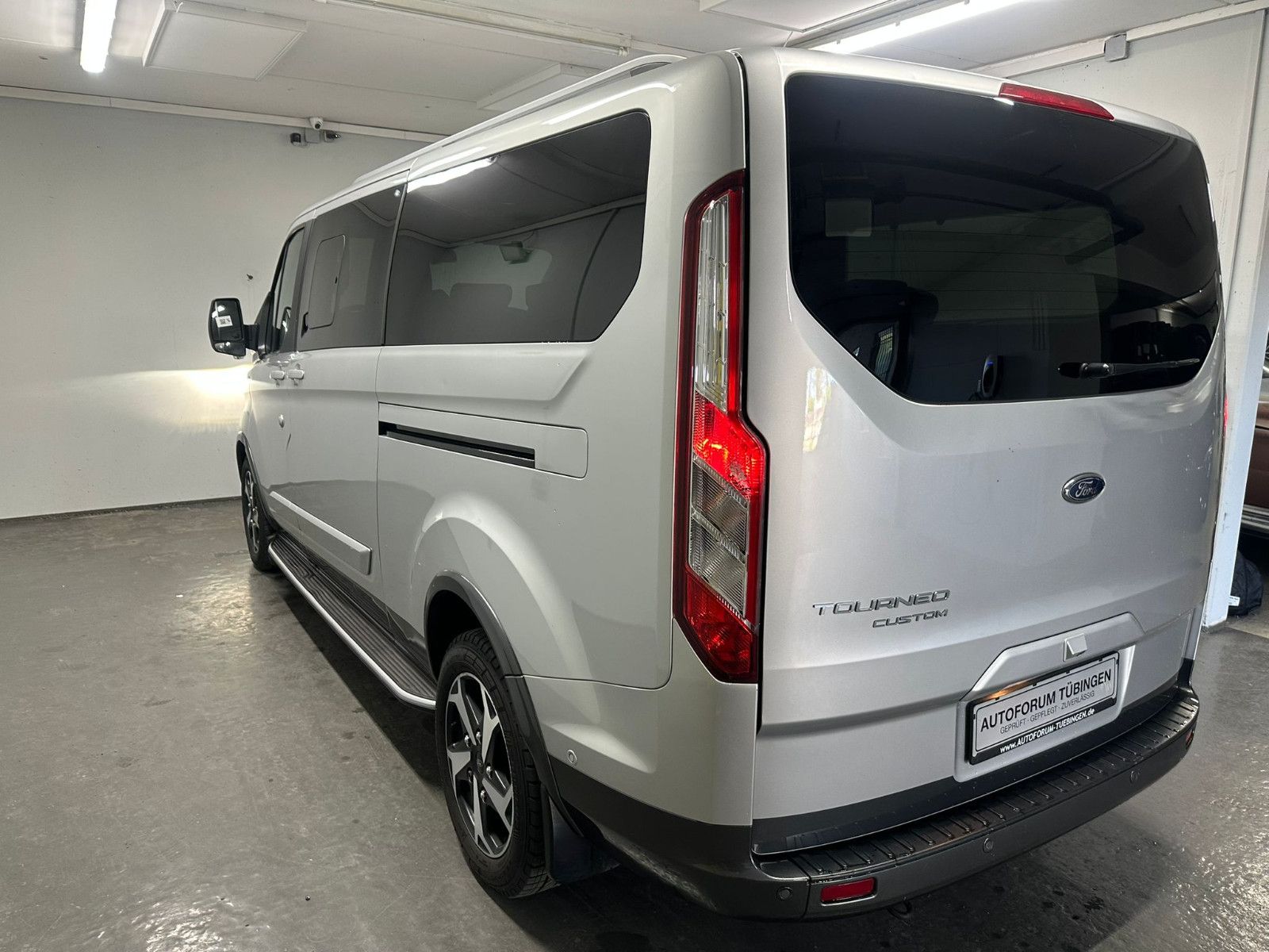 Fahrzeugabbildung Ford Tourneo Custom 320 L2H1 Autm. Active Bus*ACC*8