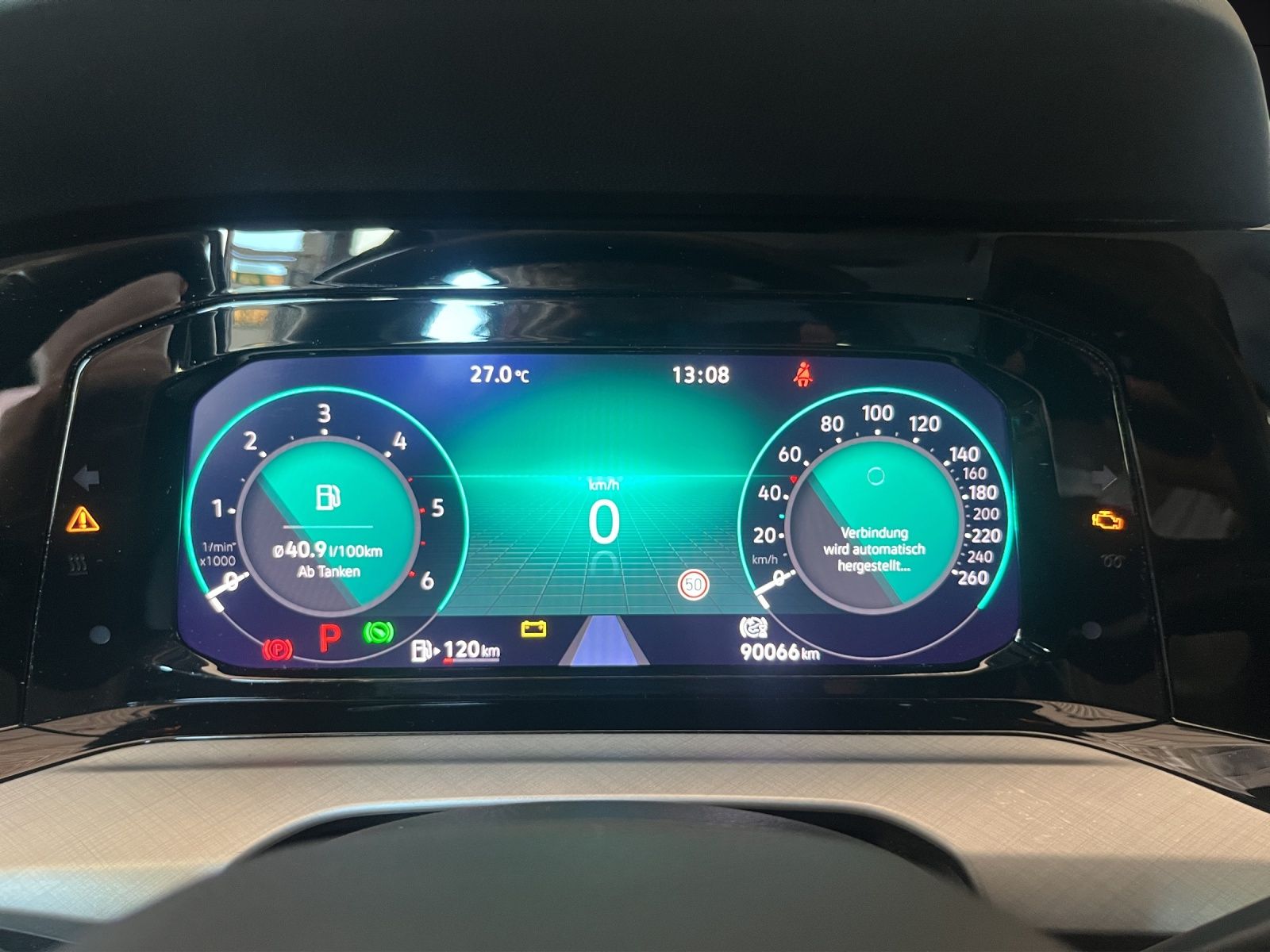 Fahrzeugabbildung Volkswagen Golf VIII Variant TDI Life DSG LED Navi AID PDC