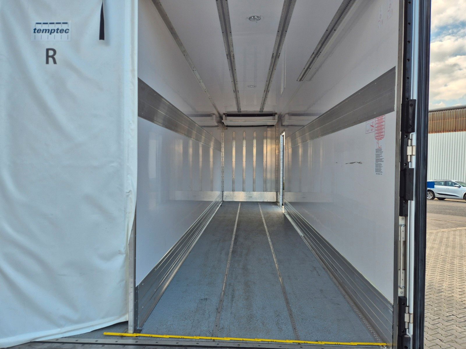 Fahrzeugabbildung Iveco AD190S40/FP Lamberet Mitsubishi LBW Tür AHK