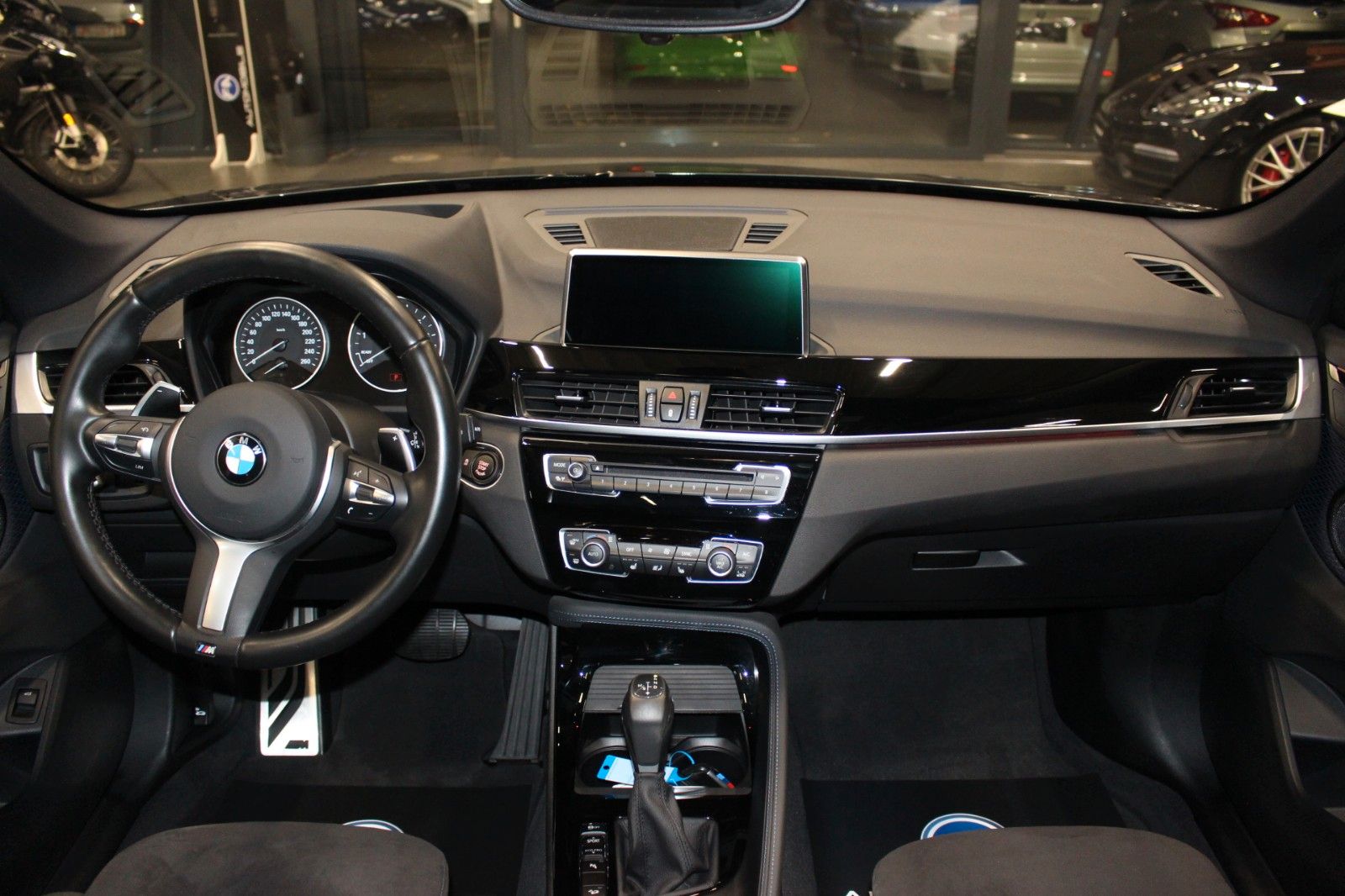 Fahrzeugabbildung BMW X1 xDrive 25 i M Sport Pano*HUD*Kamera*AHK