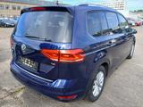 Volkswagen Touran DSG 7-Sitzer AHK Navi LED STHZG Kamera - Volkswagen Touran: Dsg