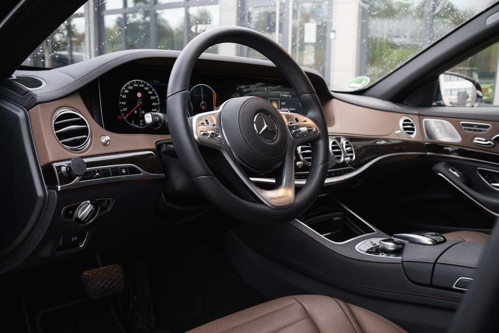 Fahrzeugabbildung Mercedes-Benz S 560 S  Maybach 4Matic-Park-Paket-Burmester