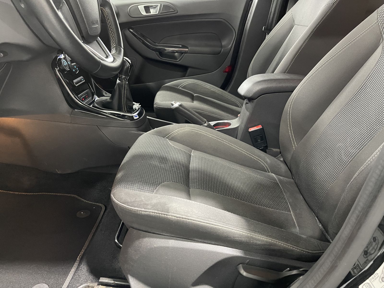 Fahrzeugabbildung Ford Fiesta Titanium1.5 TDCI*LED*MFL*Klima*PDC*
