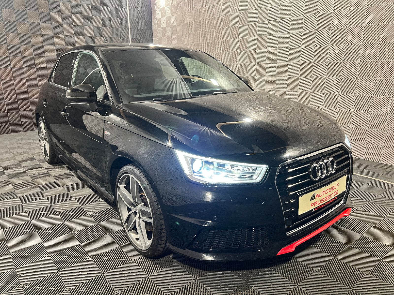 Gebrauchtwagen Audi A1 A1 Sportback*S-LINE+*BOSE*NAPPA-PDC-S.SZ-SHZ-DAB in Horb am Neckar