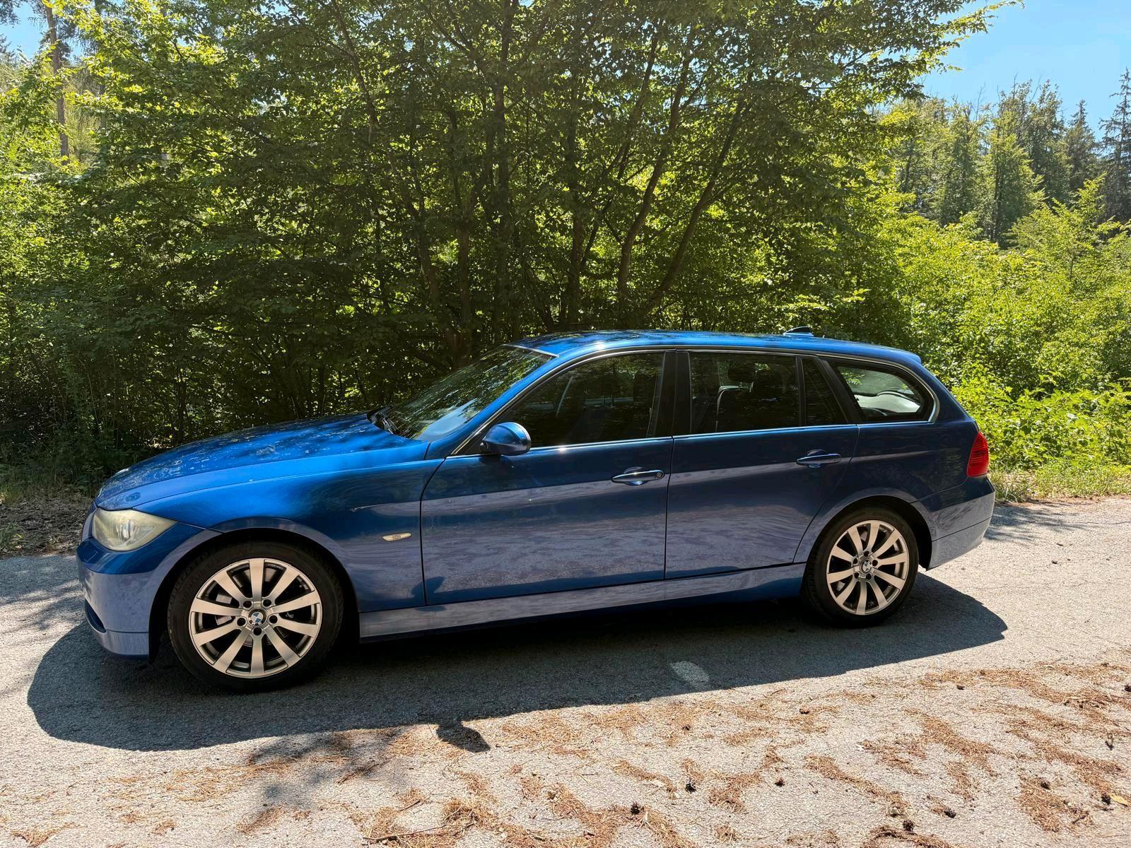 BMW 325 2008 — interior