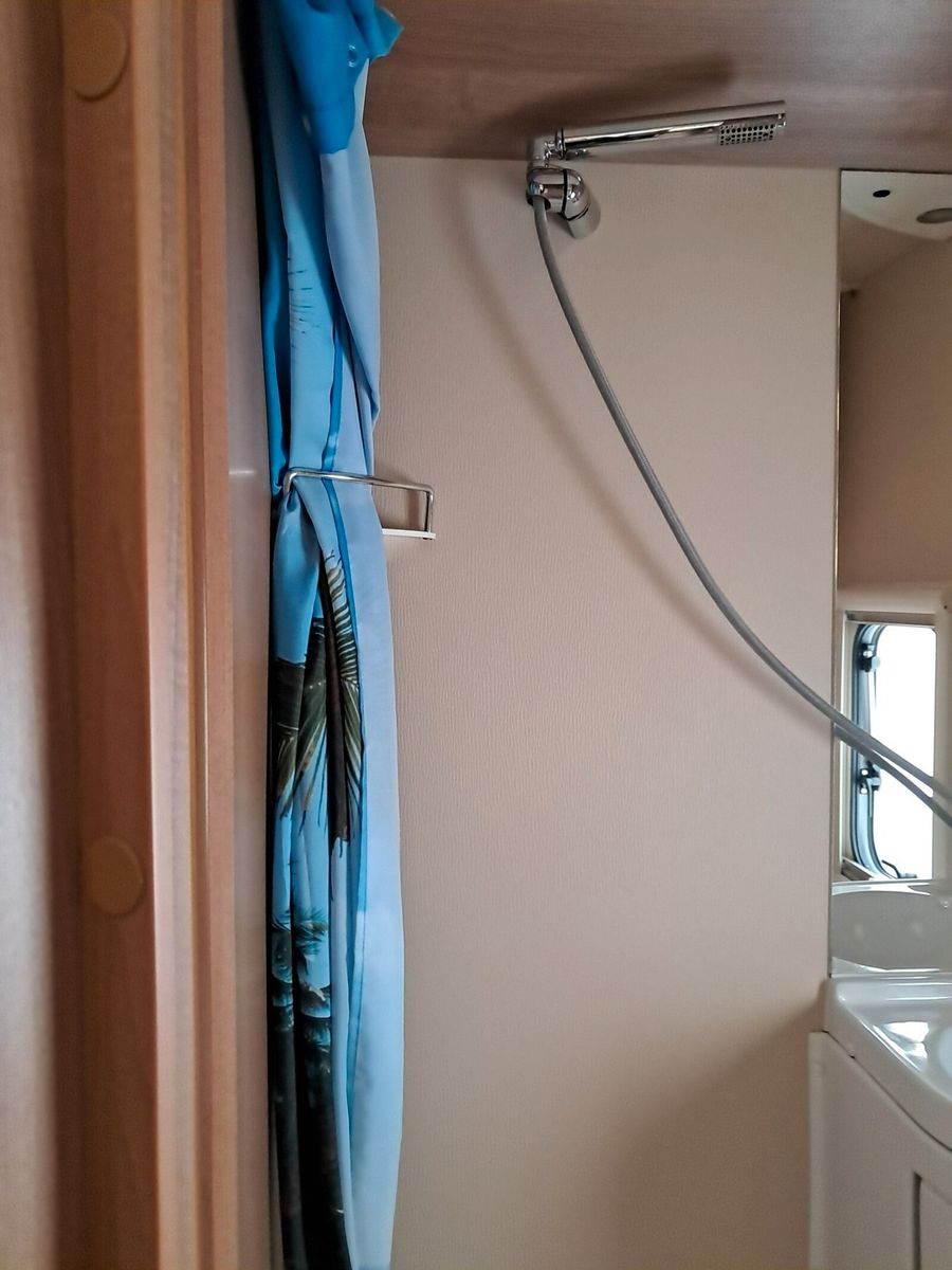 Fahrzeugabbildung P.L.A. M Klasse PLA 4 Fahrradträger, Sat-Antenne, Marki