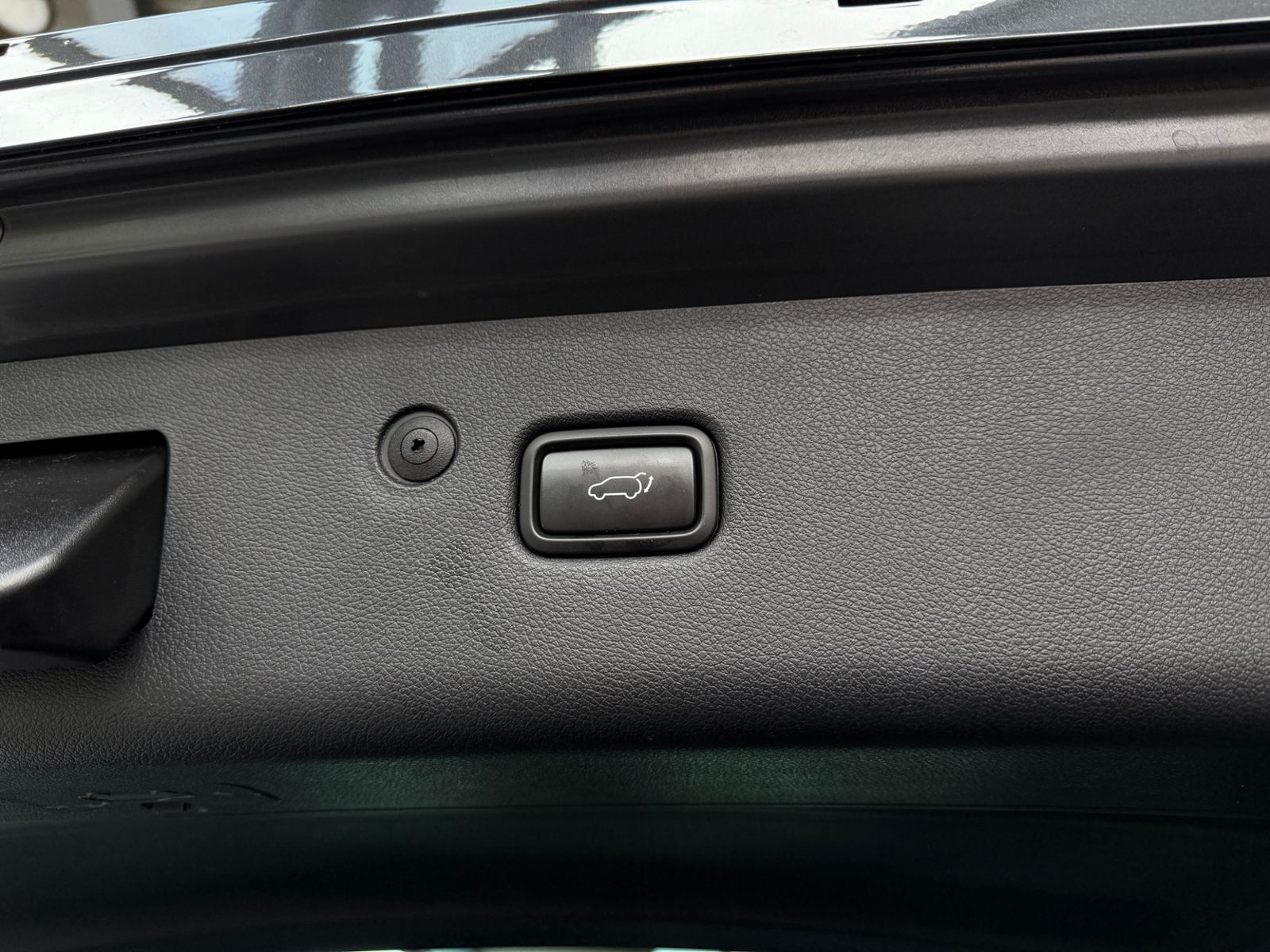 Fahrzeugabbildung Kia Sportage Platinum Edition 4WD PANO LED NAVI
